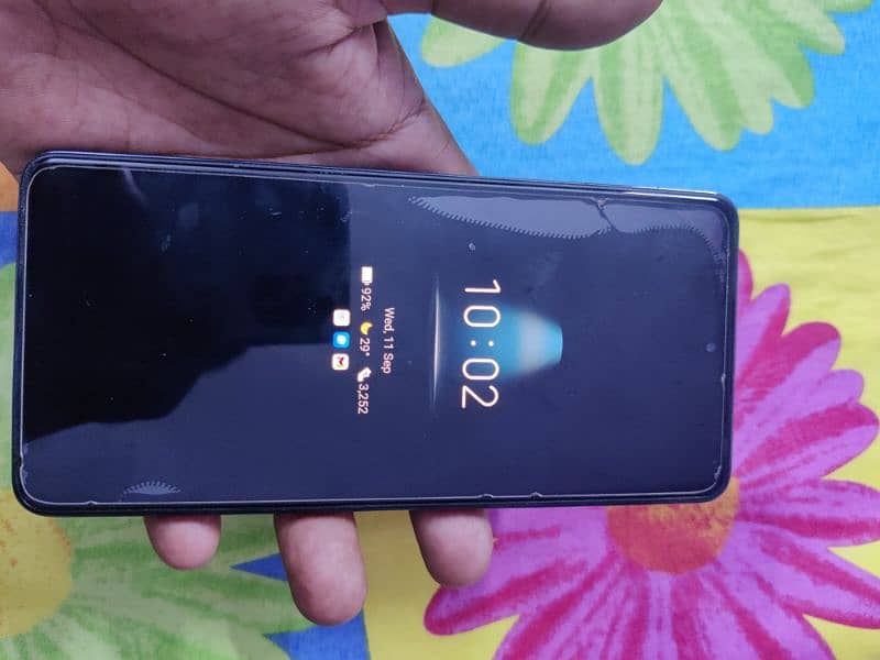 techno camon 20 pro with box charger and charger 1