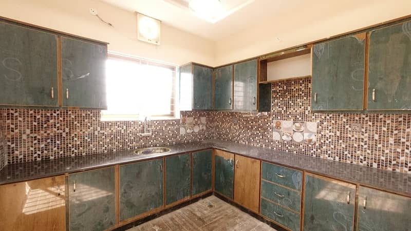 5 MARLA PARK FACING HOUSE FOR SALE in FAISAL TOWN BLOCK C 1