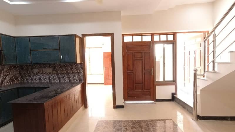 5 MARLA PARK FACING HOUSE FOR SALE in FAISAL TOWN BLOCK C 4