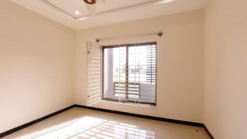 5 MARLA PARK FACING HOUSE FOR SALE in FAISAL TOWN BLOCK C 6