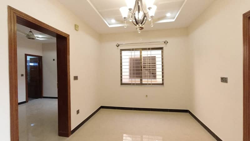 5 MARLA PARK FACING HOUSE FOR SALE in FAISAL TOWN BLOCK C 9