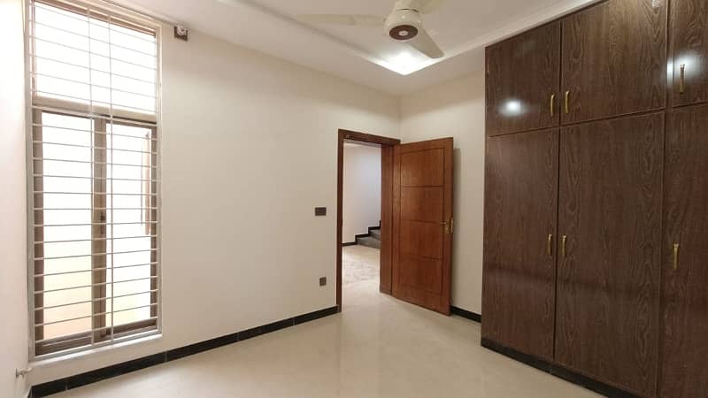 5 MARLA PARK FACING HOUSE FOR SALE in FAISAL TOWN BLOCK C 12