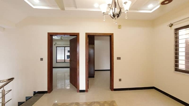 5 MARLA PARK FACING HOUSE FOR SALE in FAISAL TOWN BLOCK C 22