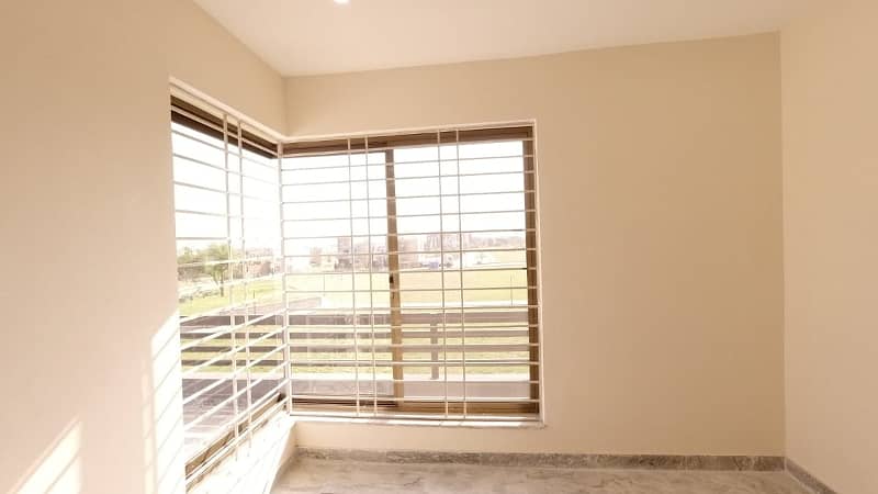 5 MARLA PARK FACING HOUSE FOR SALE in FAISAL TOWN BLOCK C 23