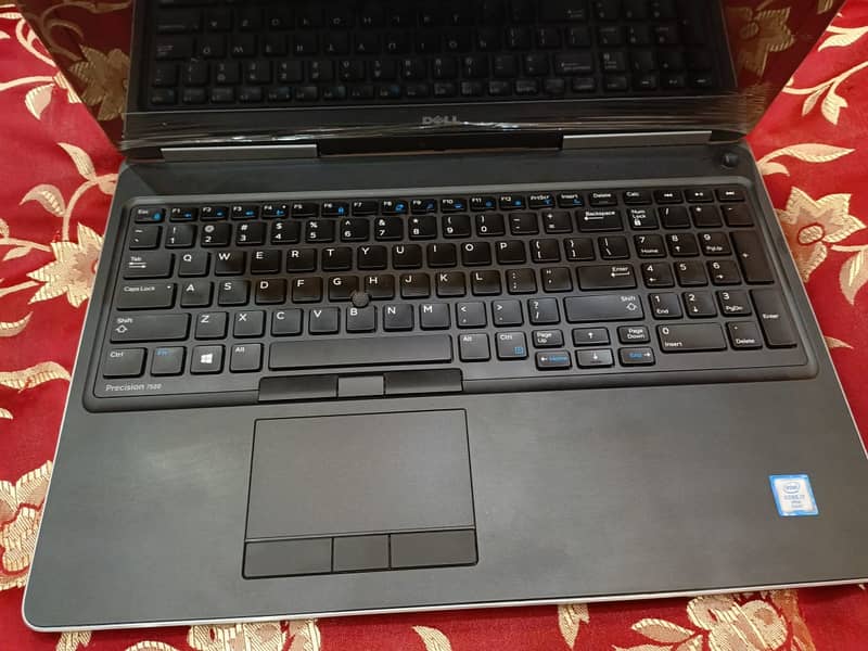 DELL Precision 7520 with 4 GB Nvidia Quadro M1200 FHD Display 2