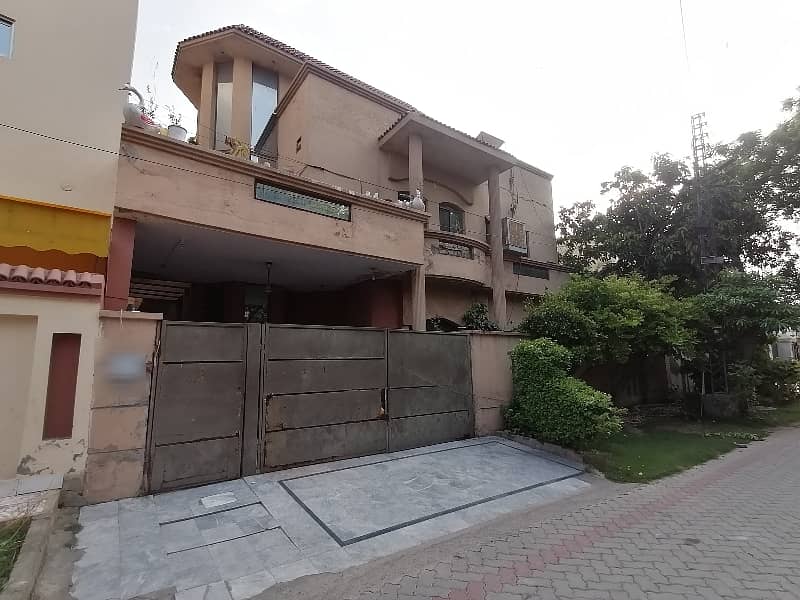 House Of 10 Marla In Marghzar Officers Colony Is Available 1