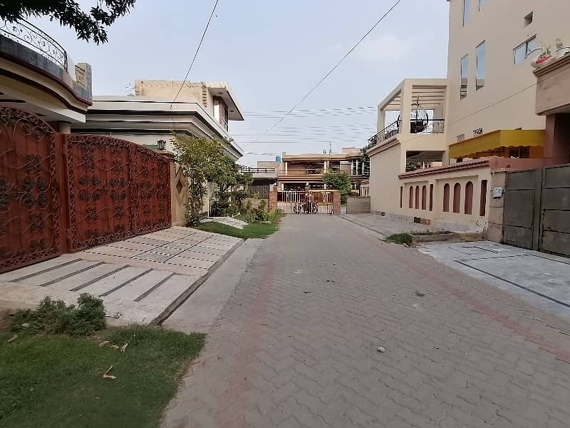 House Of 10 Marla In Marghzar Officers Colony Is Available 4