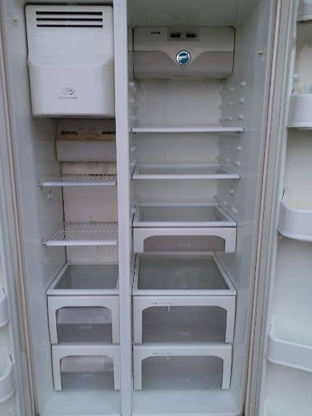 LG double Door fridge 3