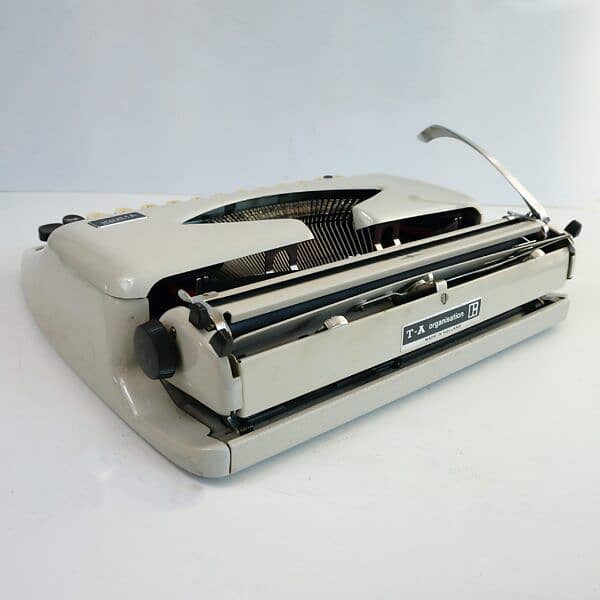 Executive Portable Typewriter Adler Tippa with cover case 8