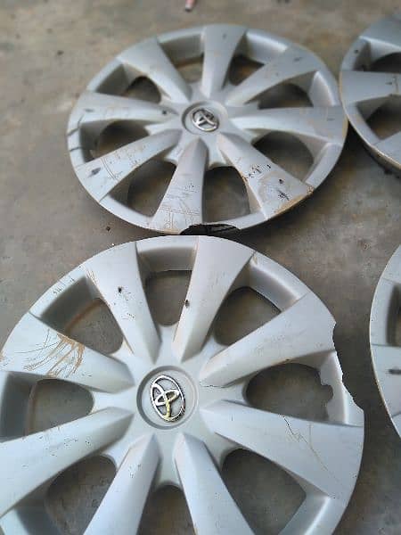 TOYOTA COROLLA GENUINE WHEEL CUP IN 10/9CONDITION FOR SALE 2