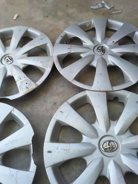 TOYOTA COROLLA GENUINE WHEEL CUP IN 10/9CONDITION FOR SALE 3