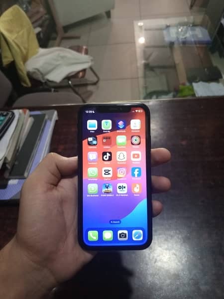 iPhone XR 64 gb 1