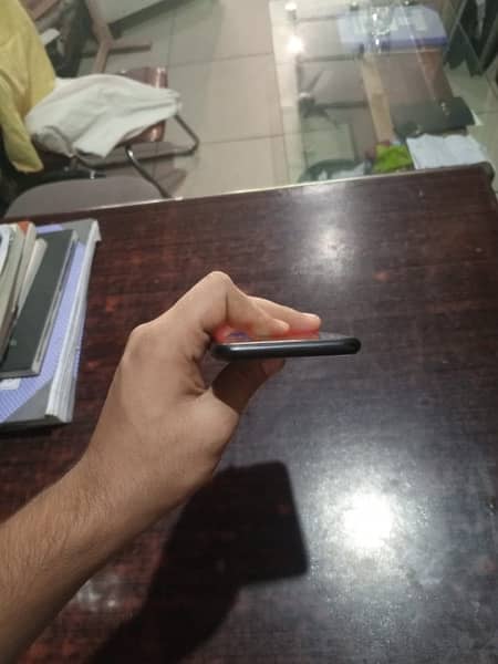 iPhone XR 64 gb 3