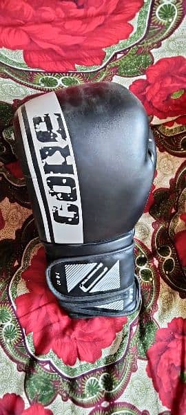 boxing gloves for sale in good condition 4