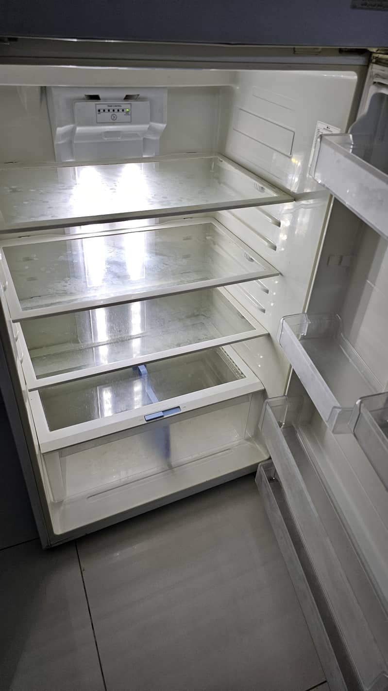 LG fridge (used) very good condition for immediate sale 7