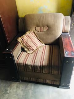 1:single sofa “ 1: 2 seater sofa “ or ak dewan condition apky samny ha