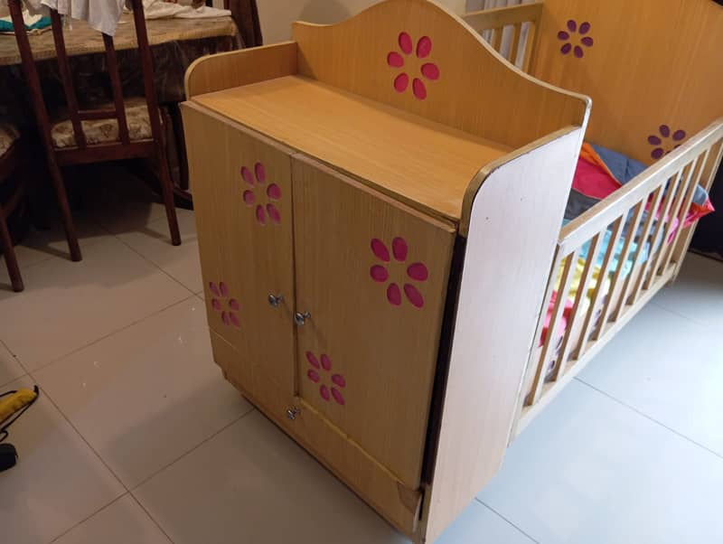 Movable Big Size wooden Baby Cot in Excellent Condition | Urgent sale 3