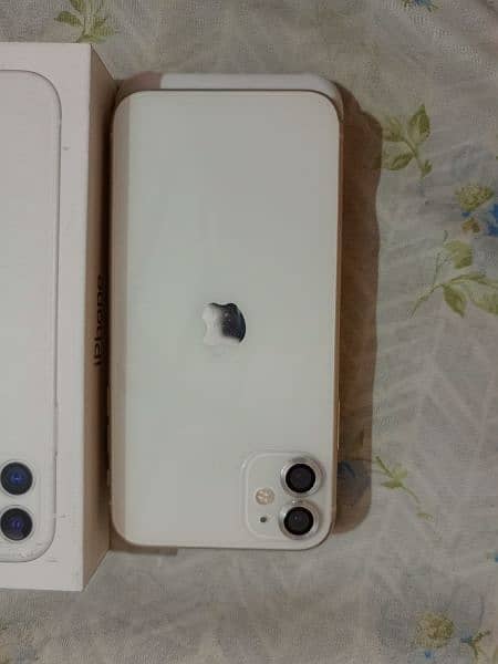 Iphone 11 64GB JV white color New condition With Full box 98% health 1