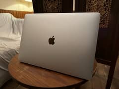 MacBook Pro 2017 in 15.4 inch in 10/10 Condition