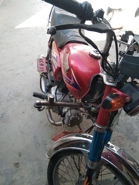 engine ful fit hai 2no Tyre b new hain bs bki chota MOTA kam Jo hai 1