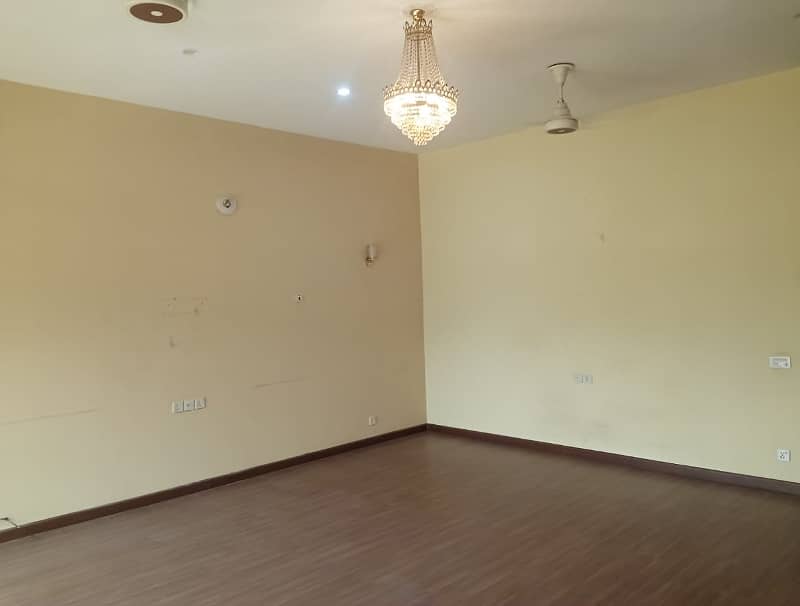 1 Kanal House Use Available For Sale 20