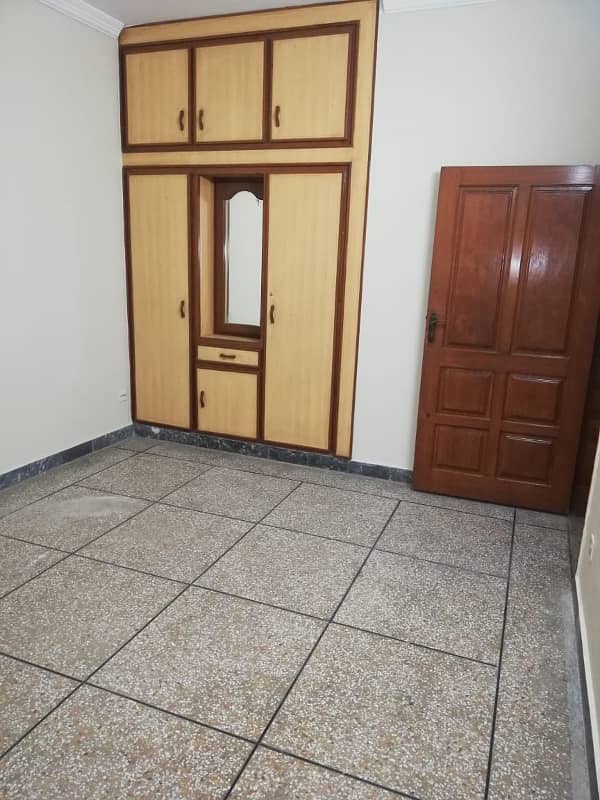 Upper portion available for rent in G 11 very prime location peaceful environment Park face 1