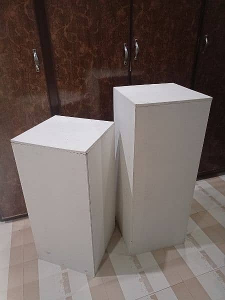 Display pedestal stand 1