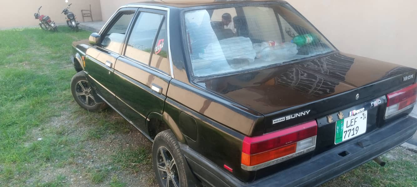 Nissan Sunny 1986 12