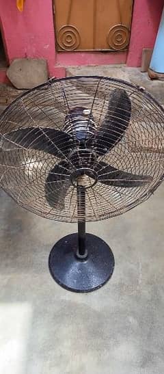 Pedestal Fan Available urgent sale