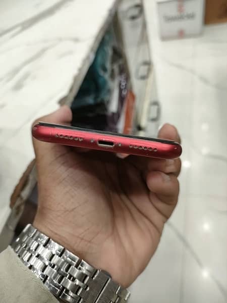 iphone 11 128/gb/dual pta approved red colore 3