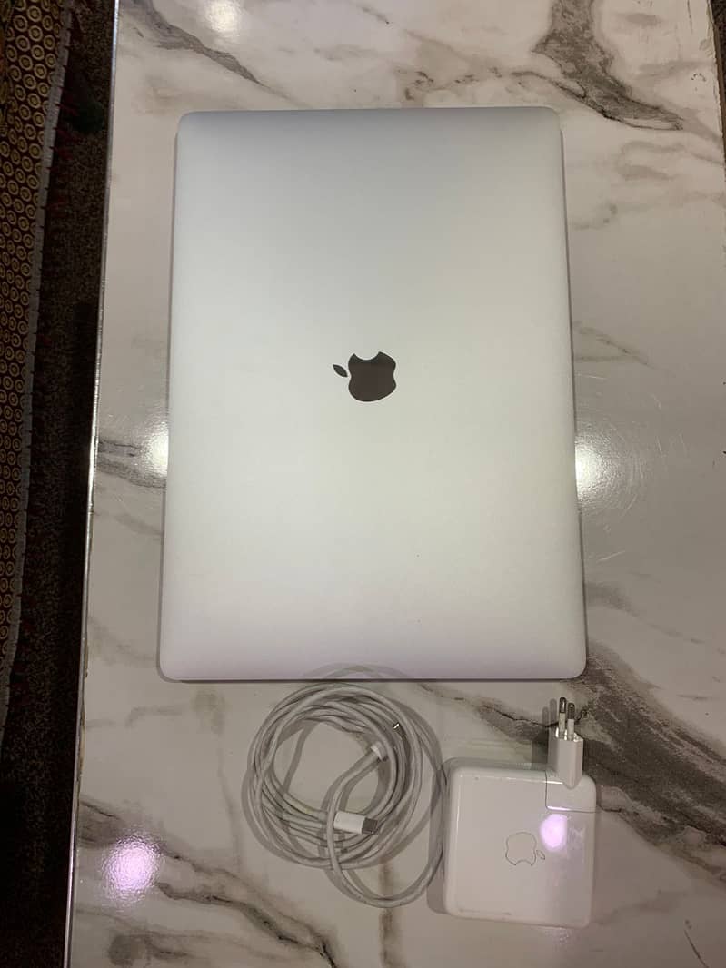 MacBook pro 2019 / Apple laptop / 16gb & 512gb (4gb vga Grapic Card) 7