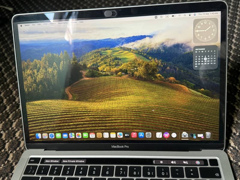 Macbook pro 2020 16 gm ram 500 ssd 1