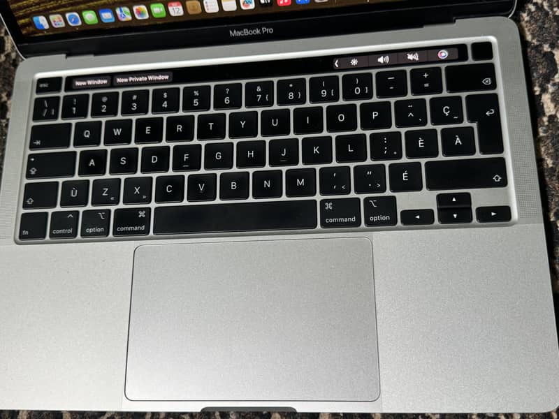 Macbook pro 2020 16 gm ram 500 ssd 2