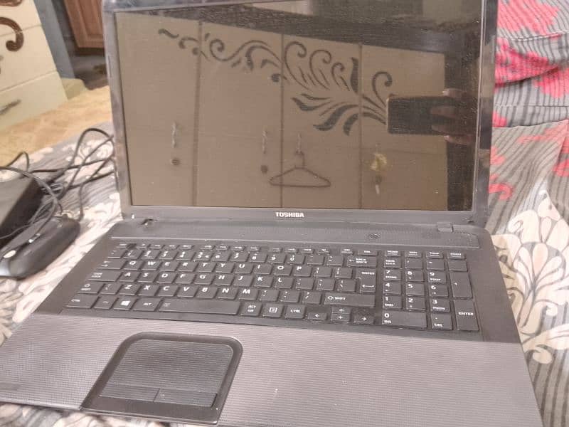 sale for laptop Toshiba 17 inch LCD with charger 3