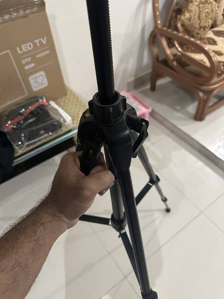 Professional tripod 3