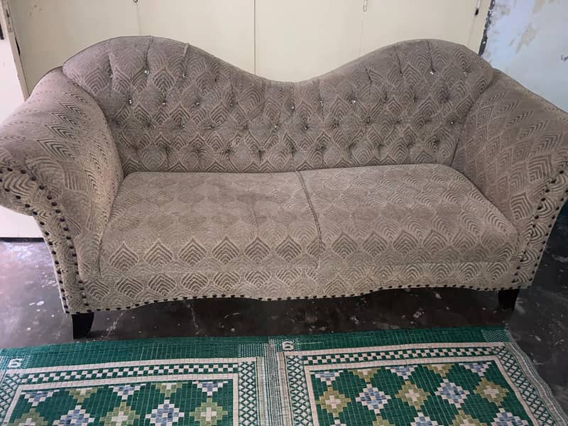 Deewan 3 seater with tabel 0