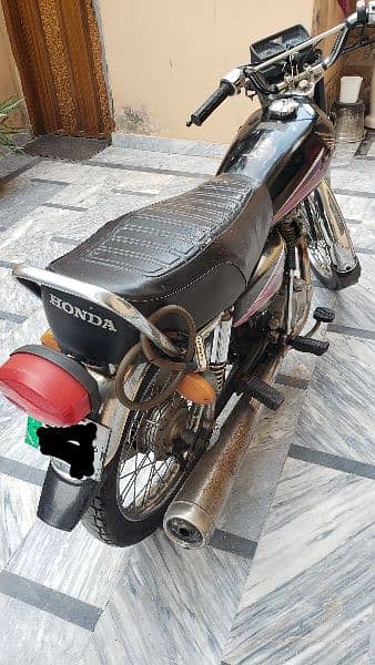 Original Honda 125 for sale in good condition. Genuine engine. 3