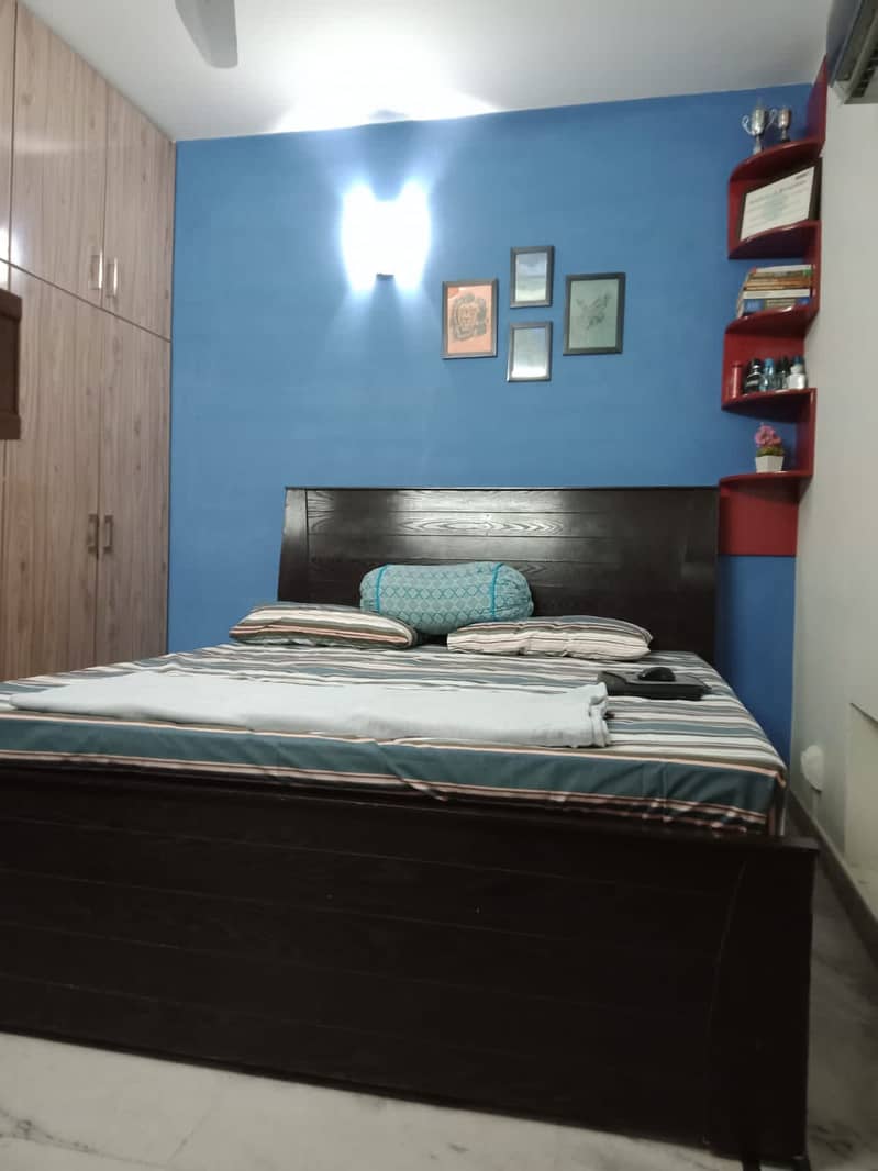 King size bed with mattress for sale 0