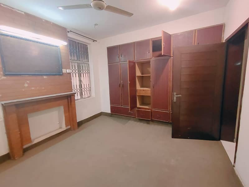 1 Kanal Upper Portion For Rent In DHA Phase 1 6