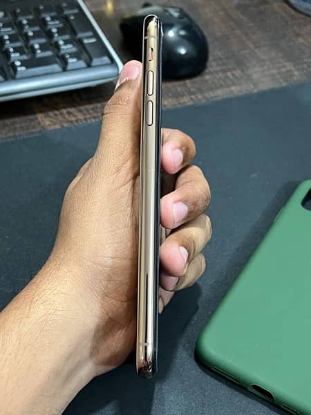 Iphone xsmax official Pta Approved 4