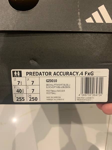 Predator Accuracy . 4 Studs 7.5 US size 1