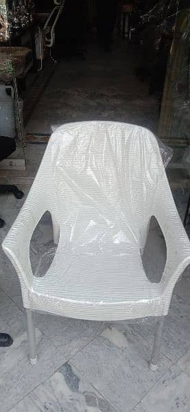 Chairs / plastic chairs / pure plastic chairs / wavy plastic chairs 12