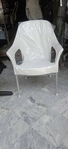 Chairs / plastic chairs / pure plastic chairs / wavy plastic chairs 19