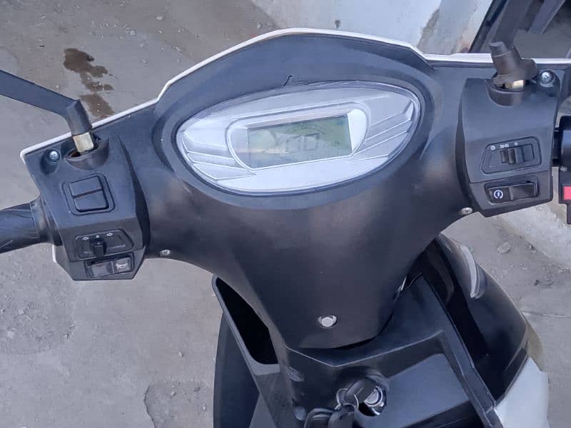 azad yj Scooty for sale WhatsApp number 03231571742 1