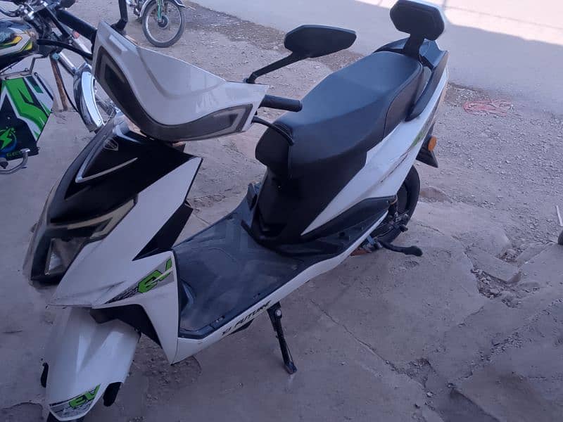 azad yj Scooty for sale WhatsApp number 03231571742 4