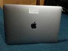 Apple Mackbook Pro 2017 13inch core i5 8/256ssd condition 10/9