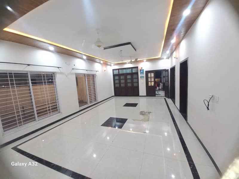 ONE KANAL UPPER PORTION AVAILABLE FOR RENT IN VALENCIA TOWN LAHORE 2