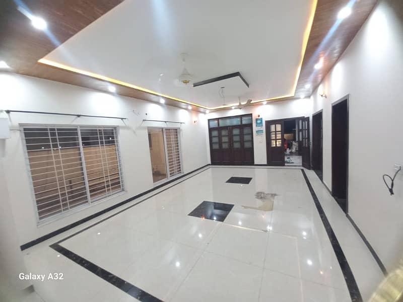 ONE KANAL UPPER PORTION AVAILABLE FOR RENT IN VALENCIA TOWN LAHORE 3