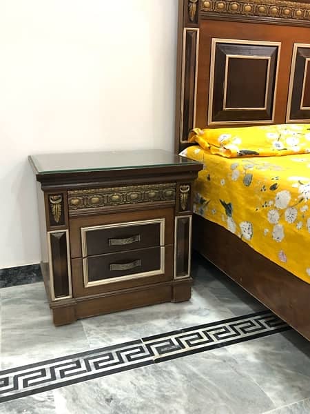 wooden bedset (Furniture) 1