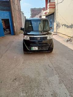 Honda N Box 2014 model 2018 ki lahor REJISTER